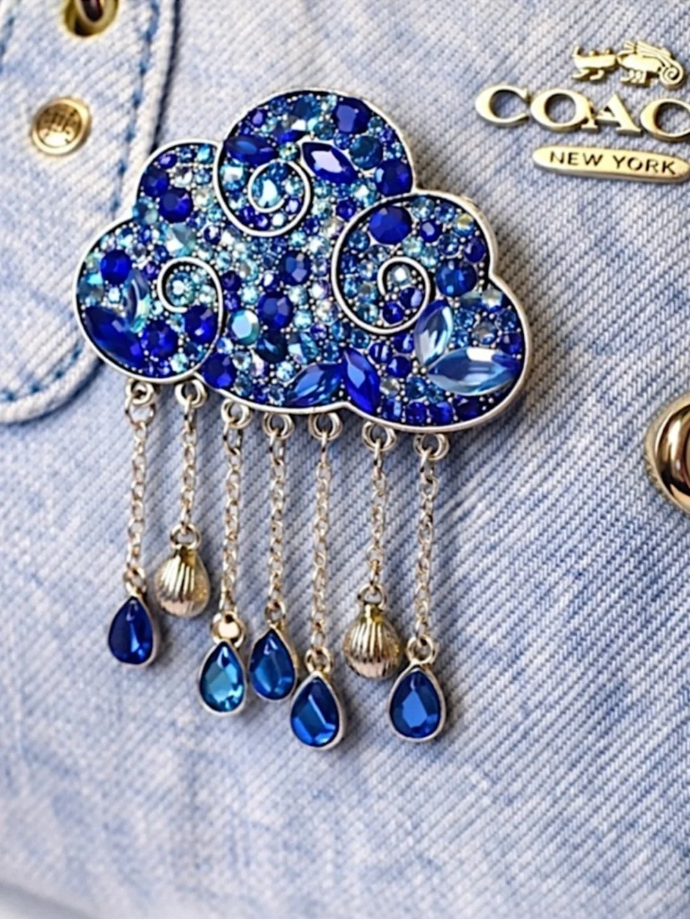 Sparkling Blue Rhinestone Rain Cloud Brooch Pin Whimsical Silver Tone Dangle